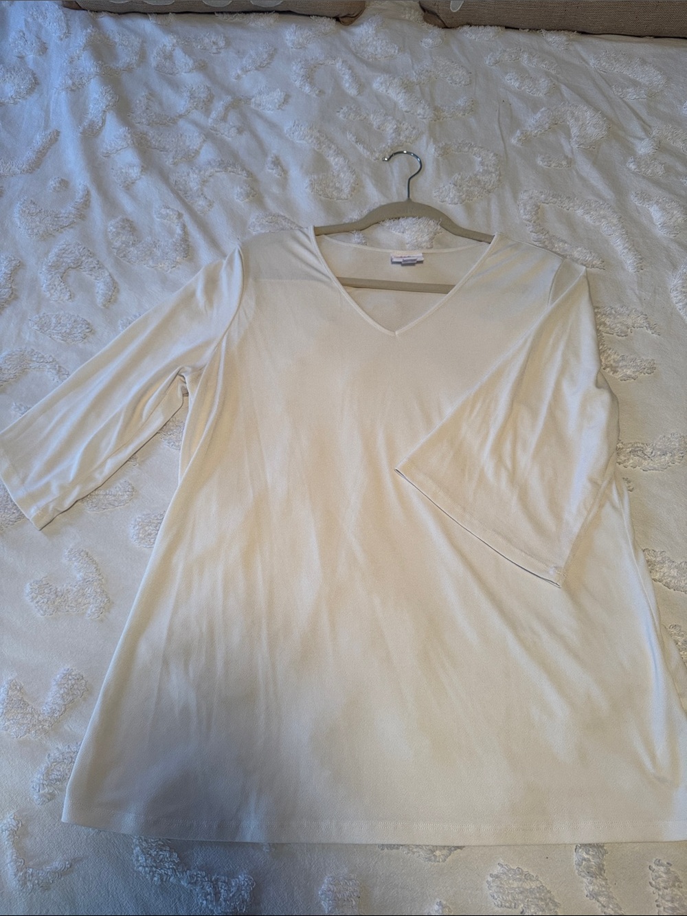 LuLaRoe Cream V-Neck 3/4 Sleeve Tunic